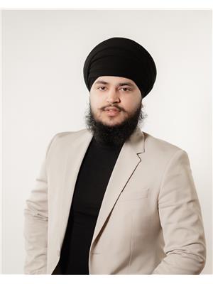 Portrait of Karandeep Singh, Associate.